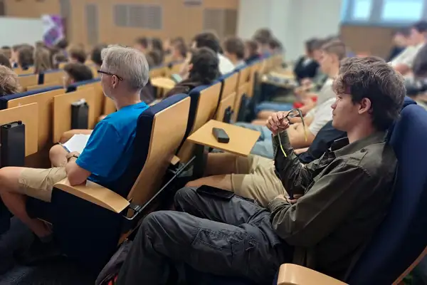 Svět rozložený na (q)bity – AI, kvantové technologie a digitalizace