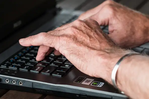 Nebojte se digitálních technologií – přednáška s praktickými ukázkami pro seniory